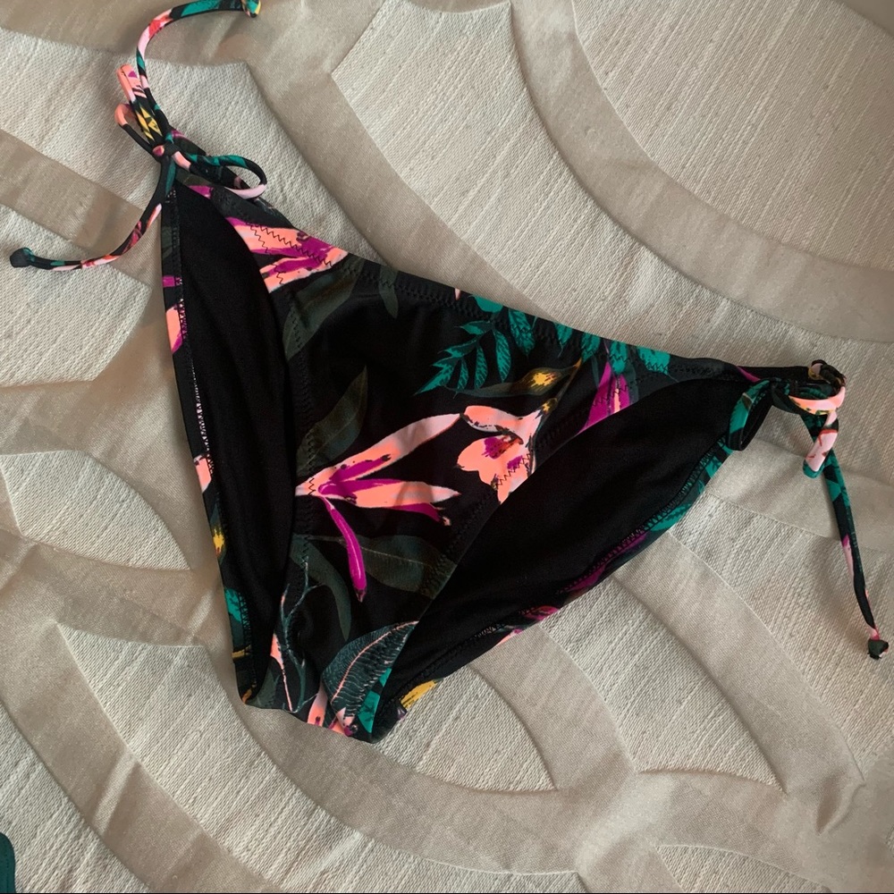 New Old Navy side tie floral/leaf bikini bottoms